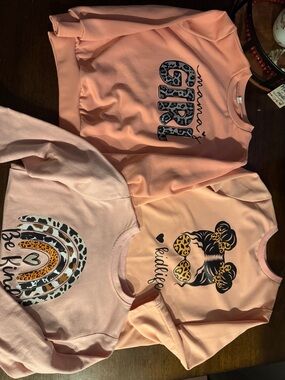 Girls' Peach Graphic Sweatshirt - Cute Leopard Accents